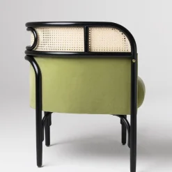 Poltrona Targa Petit in velluto verde di GamFratesi*Gebrüder Thonet Vienna GmbH (GTV) – Wiener GTV Design Outlet