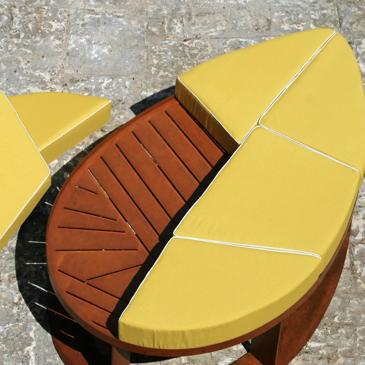 Pouf Lila in acciaio corten*TrackDesign New