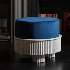 Pouf piccolo Spike in velluto blu e marmo di Carrara di Nick Maltese*Fuda Discount