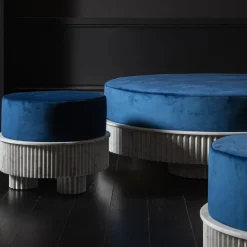 Pouf piccolo Spike in velluto blu e marmo di Carrara di Nick Maltese*Fuda Discount