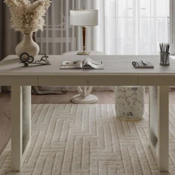 Pouf rotondo con ricamo floreale della collezione Studio Privè*Guerra Vanni