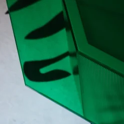 Sandra e Raimondo 35 Tavolino in legno e vetro verde*Maria Vittoria Paggini New