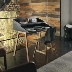 Scrivania Bureau Black di Esa Vesmanen*Horm Hot