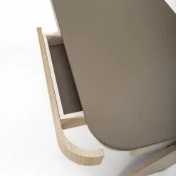 Scrivania Shape a 2 cassetti in pelle e legno eucalipto*Carpanelli Hot