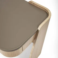 Scrivania Shape a 2 cassetti in pelle e legno eucalipto*Carpanelli Hot