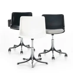 Sedia con rotelle Modus Black con braccioli di Centro Progetti Tecno*Tecno Spa Clearance