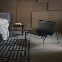 Sedia da salotto nera Tout Le Jour di Marc Thorpe*Horm Sale