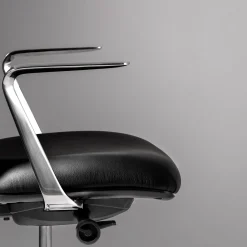 Sedia da ufficio girevole Ikon 1 in pelle nera*Real Piel New