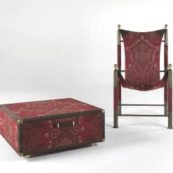 Sedia e baule da viaggio pieghevole Babel Red*ETRO Home Interiors