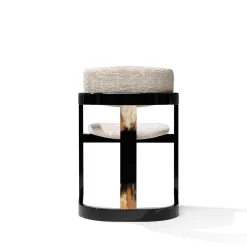 Sedia Essa in tessuto bianco e legno nero lucido con intarsi in corno*Arcahorn Best