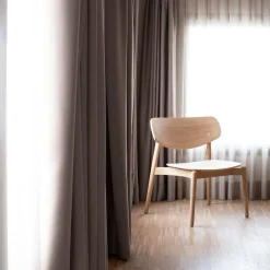 Sedia Lounge Fizz in Rovere naturale di Lorenz+Kaz*Bedont Outlet