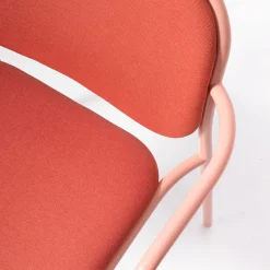 Sedia Metis Imbottita Rossa con Braccioli di Gabbertas Studio*TrabA' Best