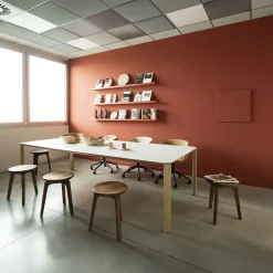 Sgabello basso Tod in noce*TRUE Outlet