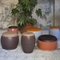 Sgabello Bombo marrone e rosso di Nestor Perkal*Oscar Maschera Online