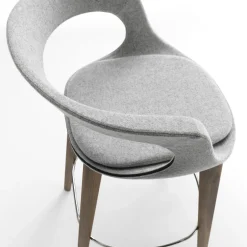 Sgabello da banco Frenchkiss con schienale basso di Stefano Bigi*Enrico Pellizzoni