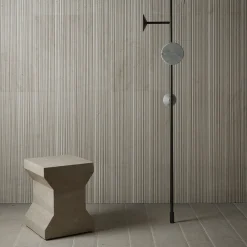 Sgabello Ikona in marmo Rosa Perlino di Elisa Ossino*Salvatori Best