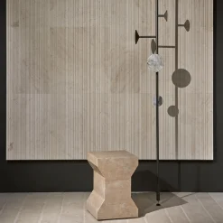 Sgabello Ikona in marmo Rosa Perlino di Elisa Ossino*Salvatori Best