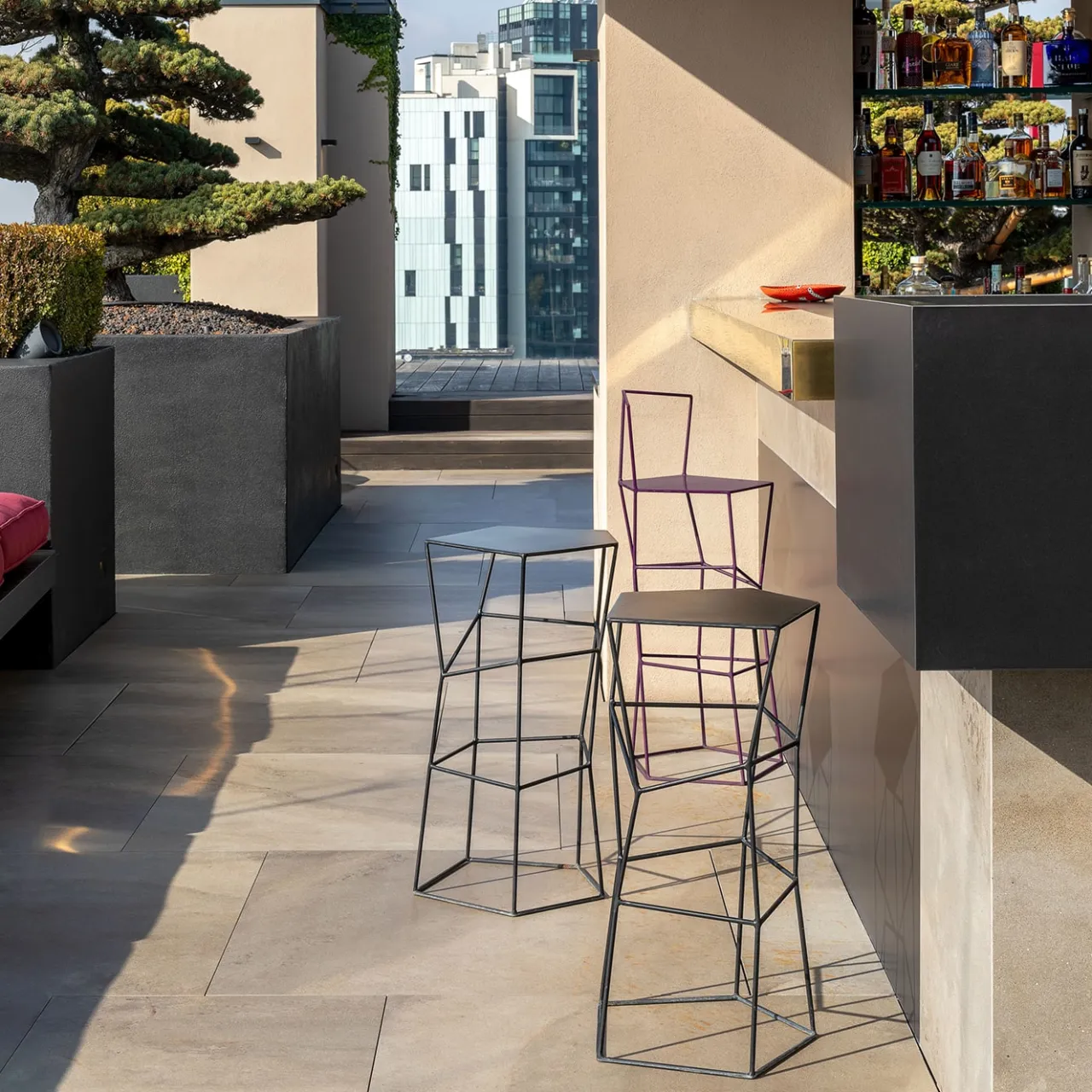 Sgabello in ferro colore liquirizia*Sesia&Co. New