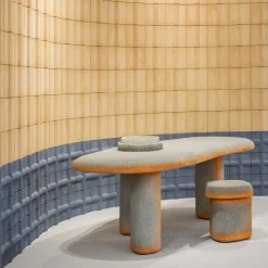 Sgabello Lazzaro grigio e arancio di Patricia Urquiola*Cimento Discount