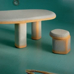 Sgabello Lazzaro grigio e arancio di Patricia Urquiola*Cimento Discount