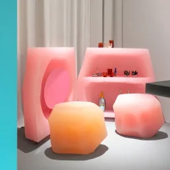 Sgabello Lithos III in resina rosa*Delvis Unlimited Best