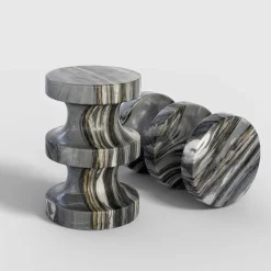 Sgabello Spira in marmo Calacatta Midnight*Etamorph