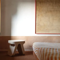 Sgabello Torcello di Defne Koz e Marco Susani*Cimento New