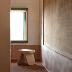 Sgabello Torcello di Defne Koz e Marco Susani*Cimento New