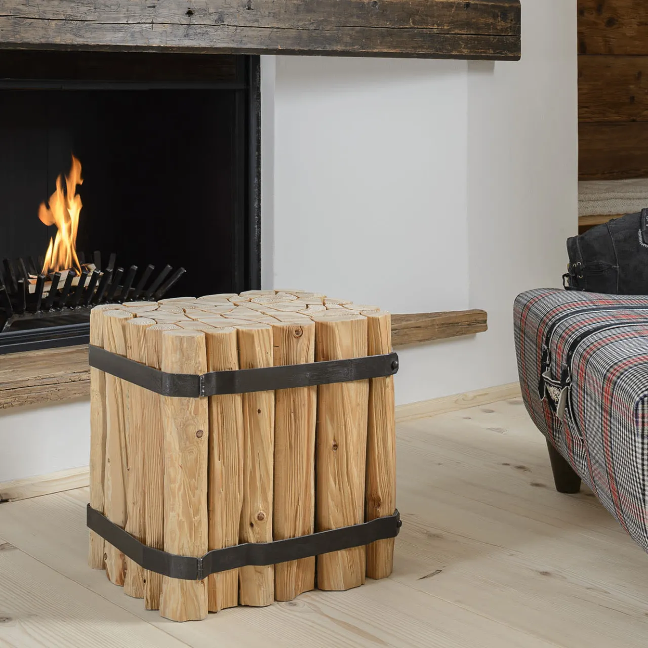 Taglialegna Comodino in legno e ferro*Valentina Bernardi Hot