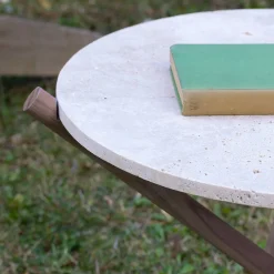 tavolino in pietra travertino beige naturam con gambe in noce canaletto*Veltha Outdoor Stone Design Clearance