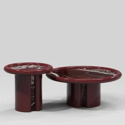 Tavolino Moonrise in Marmo Rosso Levanto e Legno Lucido Bordeaux di Artefatto Design Studio*Secolo