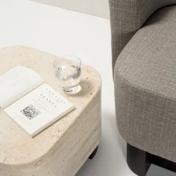 Tavolino rotondo moderno Lloyd in marmo travertino e noce*Giobagnara Hot