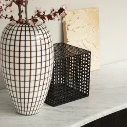 Tavolo console Tetris con piano in marmo e gambe in legno di quercia Laguna*Morica Design Hot