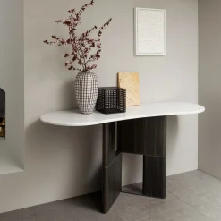 Tavolo console Tetris con piano in marmo e gambe in legno di quercia Laguna*Morica Design Hot