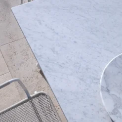 Tavolo da pranzo esterno rettangolare Larte 260 in marmo bianco carrara e acciaio bianco*Veltha Outdoor Stone Design Outlet