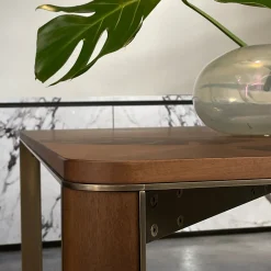 Tavolo da pranzo quadrato Gregorio in noce con struttura in acciaio*mg12 by Monica Geronimi New