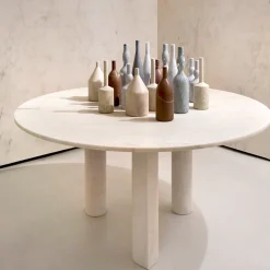 Tavolo da pranzo Rosa Portogallo Marble Lovemelovemenot di Michael Anastassiades*Salvatori Discount