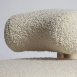 Tomyris Poltrona a tre gambe bianca*Pietro Franceschini New