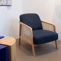 Vienna Lounge Poltrona in faggio naturale blu di Emmanuel Gallina*Colé Sale